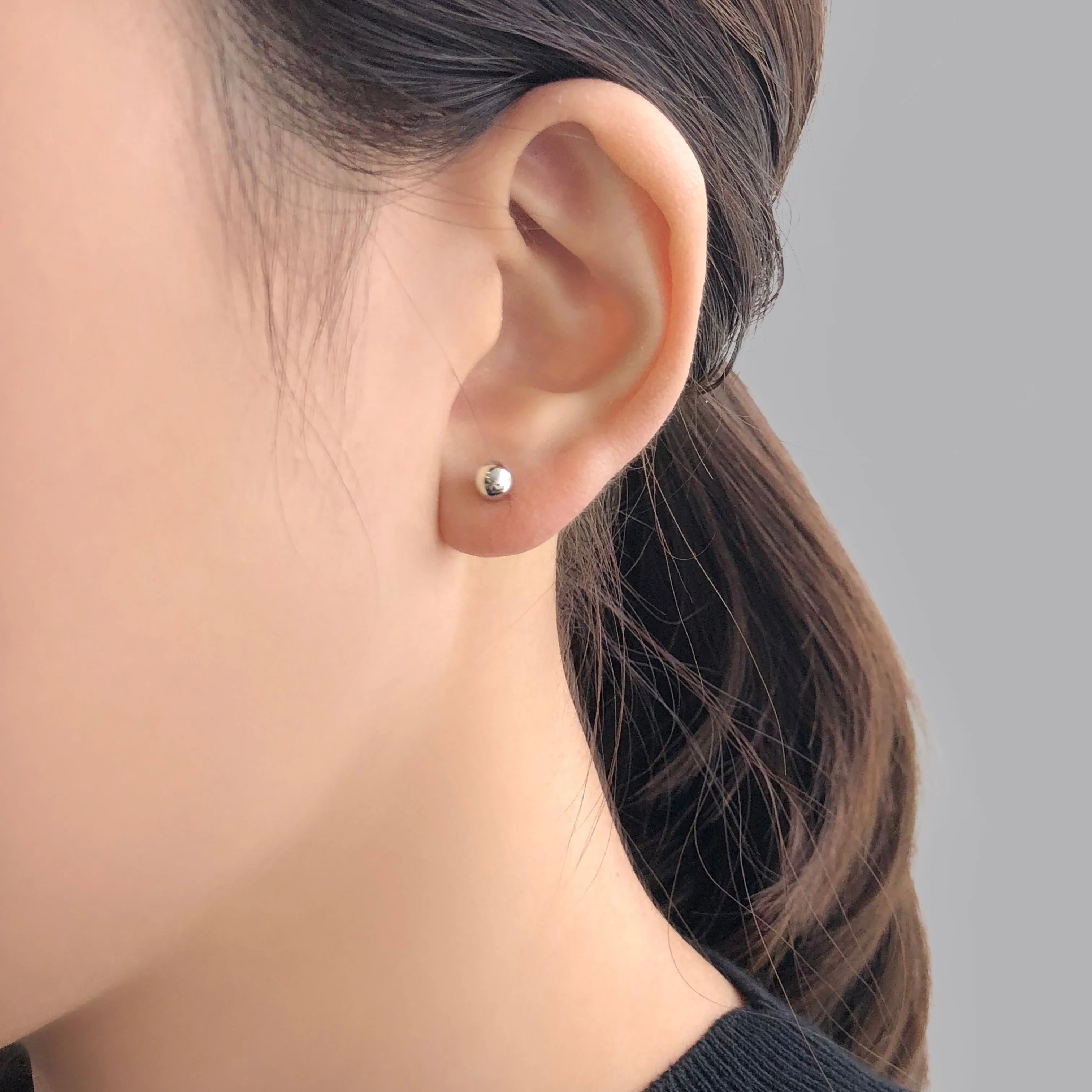 Cutout Sliver Circle With Pearl Chain Earring & Stud