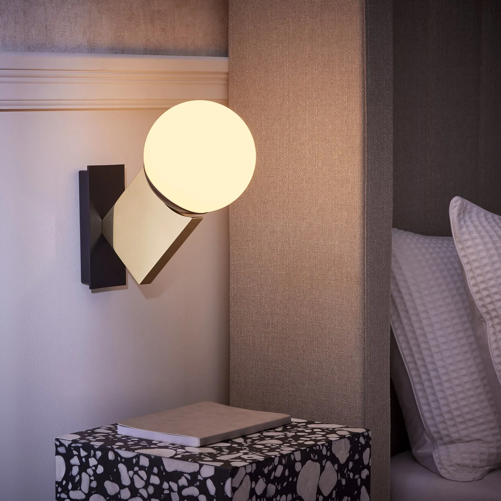 Faro Wall Light