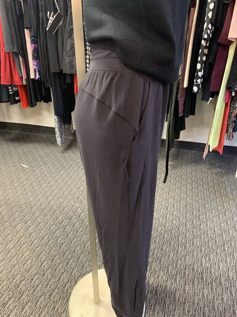 Lululemon flowy joggers L