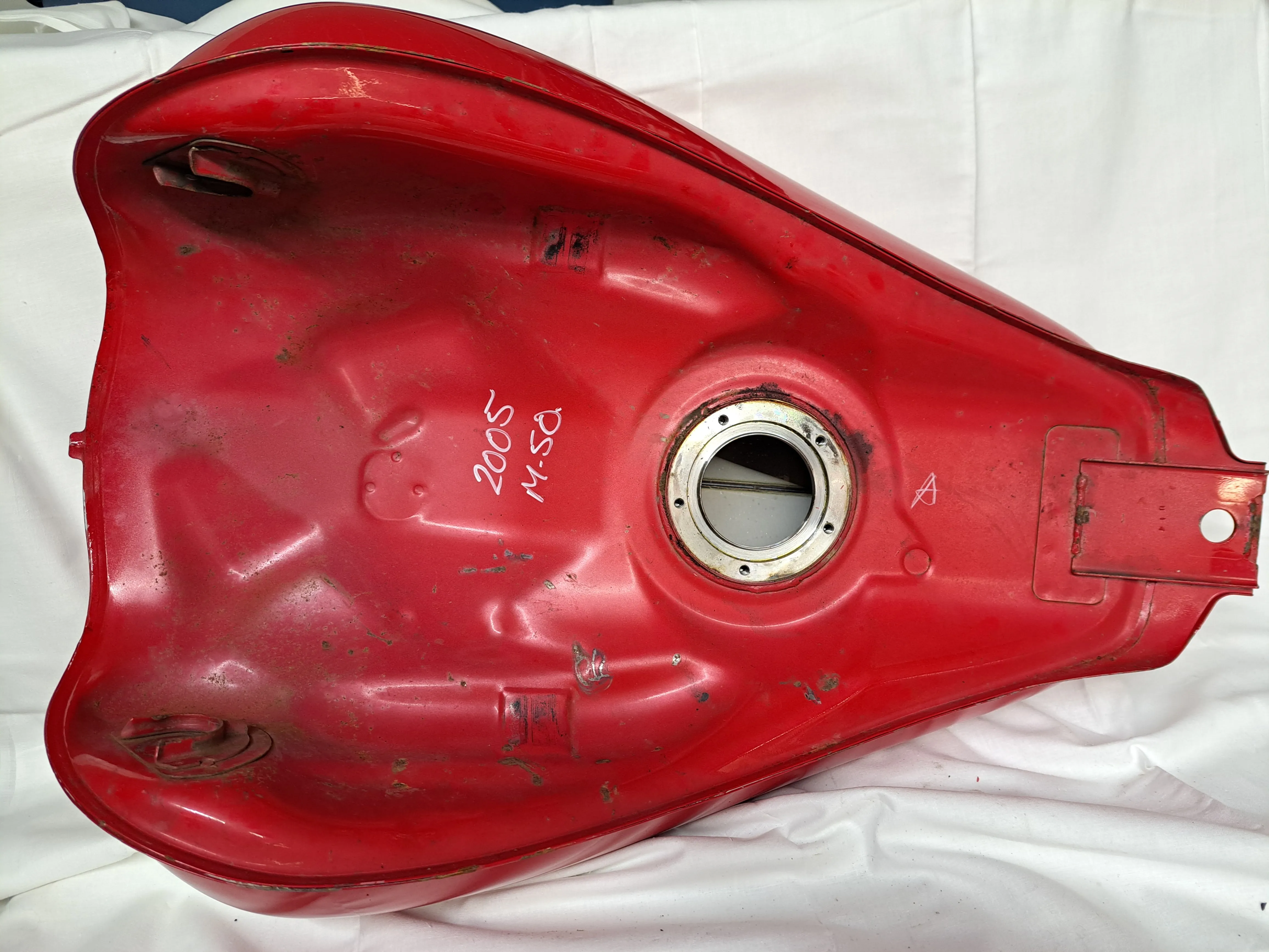 Suzuki Blvd M50 Red Gas Tank