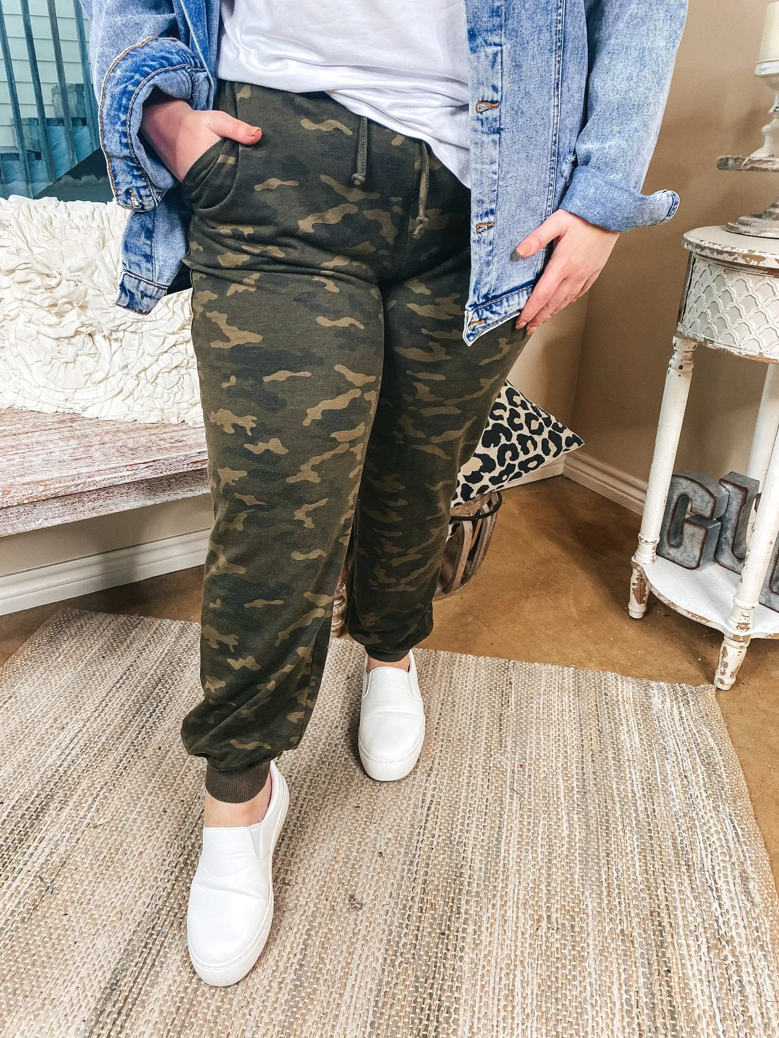 Too Cozy To Concentrate Drawstring Joggers with Pockets in Camouflage