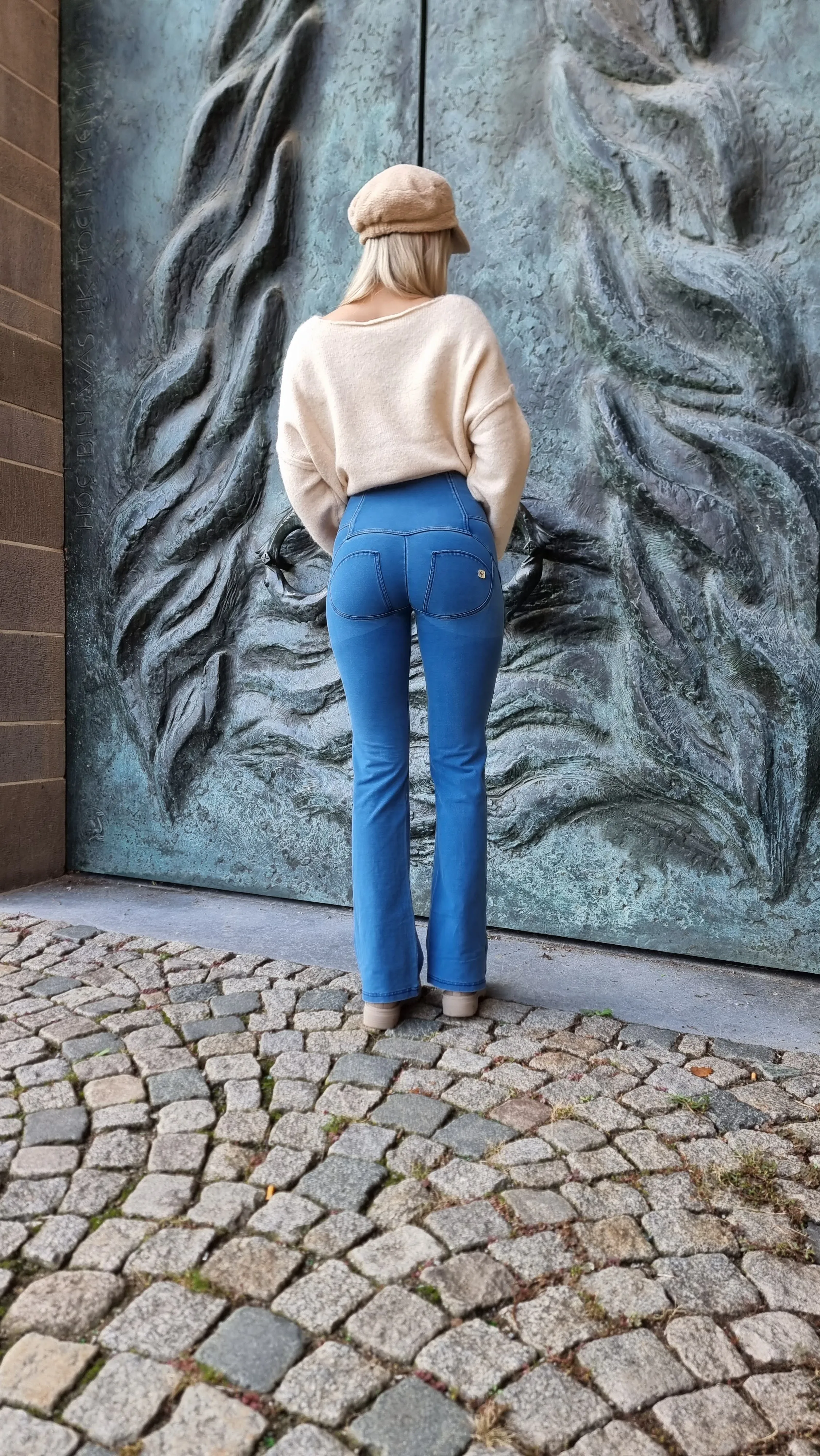 (WRUP11BHC002ORG-J4B) Blauwe WR.UP® Flared Jeans met een Hoge Taille en Knoopsluiting